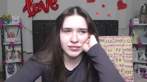 LauraHlot online show from March 1, 9:15 pm