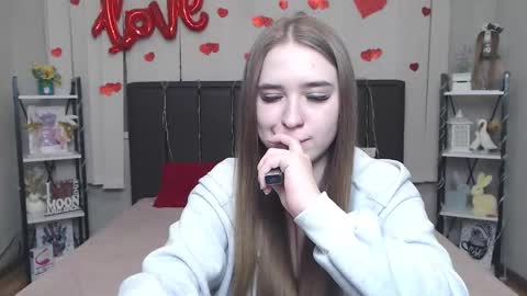 LauraHlot online show from February 28, 8:02 pm