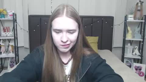 LauraHlot online show from September 13, 7:05 pm