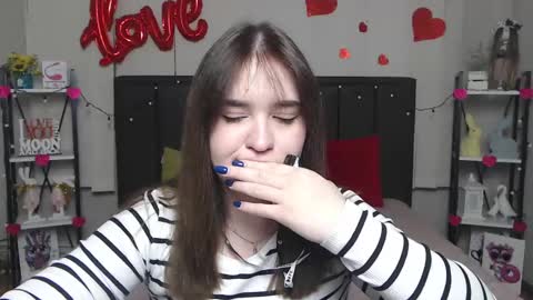 LauraHlot online show from March 8, 9:50 am