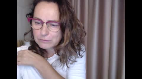 Snapshot of lauraoven1 chatting on October 10, 7:47 am Lauraoven1 online show from October 10, 7:47 am