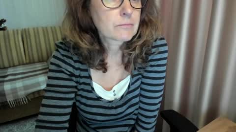 Lauraoven1 online show from June 19, 12:44 pm