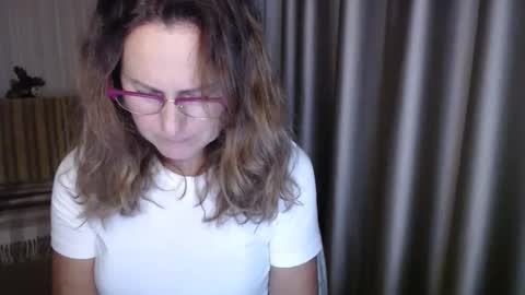 Snapshot of lauraoven1 chatting on October 16, 4:06 pm Lauraoven1 online show from October 16, 4:06 pm