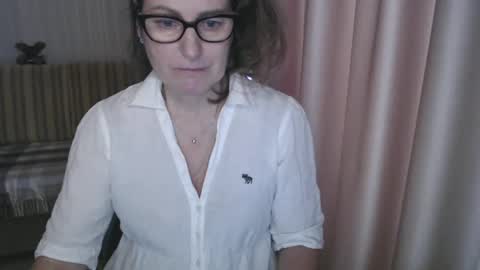 Snapshot of lauraoven1 chatting on March 7, 12:23 pm Lauraoven1 online show from March 7, 12:23 pm