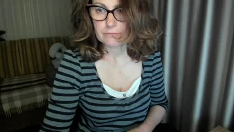 Lauraoven1 online show from May 5, 6:24 pm