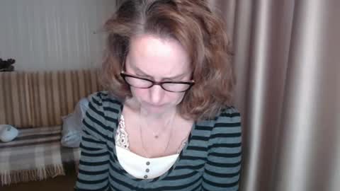 Snapshot of lauraoven1 chatting on February 12, 7:13 am Lauraoven1 online show from February 12, 7:13 am