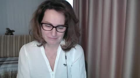 Snapshot of lauraoven1 chatting on February 25, 2:15 pm Lauraoven1 online show from February 25, 2:15 pm