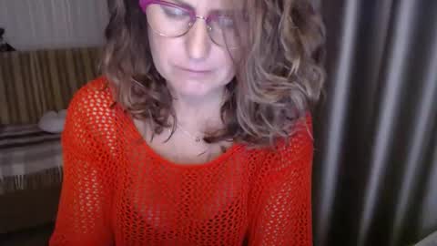 Snapshot of lauraoven1 chatting on October 5, 2:35 pm Lauraoven1 online show from October 5, 2:35 pm