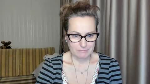 Snapshot of lauraoven1 chatting on February 18, 4:36 pm Lauraoven1 online show from February 18, 4:36 pm