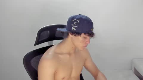 Laureent online show from December 13, 10:49 pm