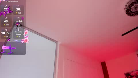 Lauren online show from March 18, 6:14 pm