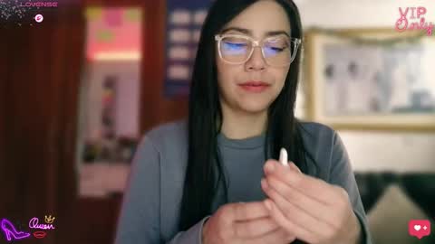 Lauren online show from April 5, 8:44 am