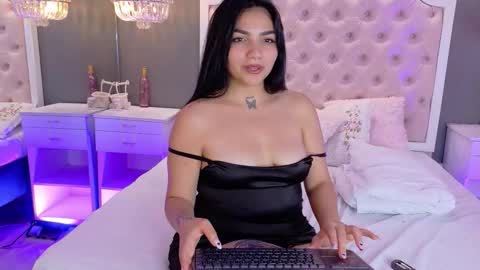 Lauren  online show from February 22, 8:18 am