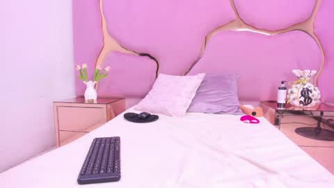 laurendpink online show from May 2, 2:12 pm