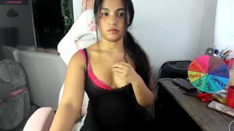 Snapshot of laurent_jones chatting on January 5, 11:15 am daniela angel online show from January 5, 11:15 am