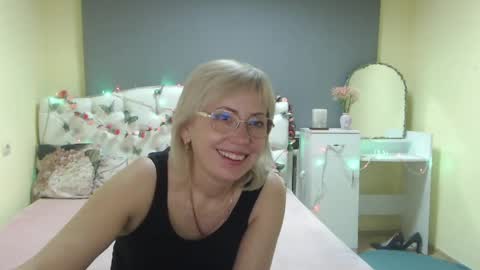 Lauren online show from April 15, 11:35 am