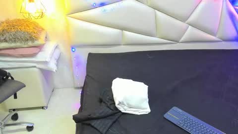 Laurent online show from December 23, 10:54 am