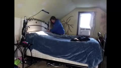 Lauren online show from December 13, 8:36 pm