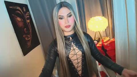 Snapshot of lavictoria_ladyboy chatting on October 16, 7:02 pm Victoria online show from October 16, 7:02 pm