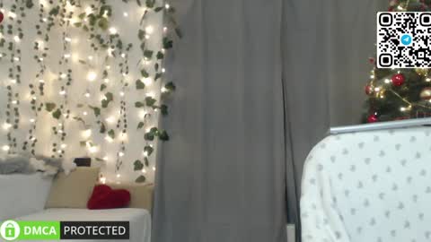 Mia online show from December 2, 8:17 pm