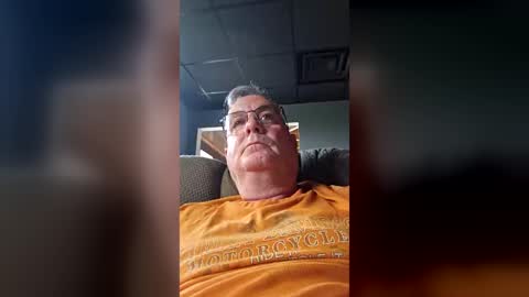 lawnboy62 online show from July 17, 12:18 pm