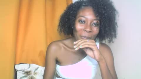 Snapshot of layannek chatting on October 1, 5:23 pm layannek online show from October 1, 5:23 pm