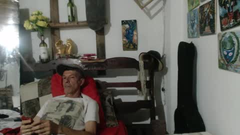 Laye19 online show from March 9, 11:46 pm