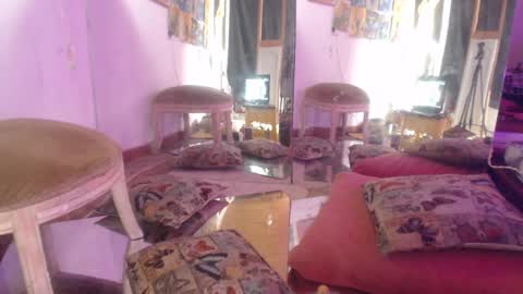 Laye19 online show from February 4, 5:01 pm