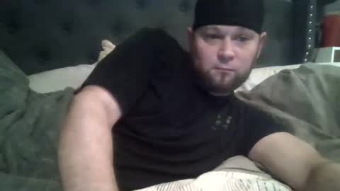 layinlow42 online show from December 19, 10:10 pm