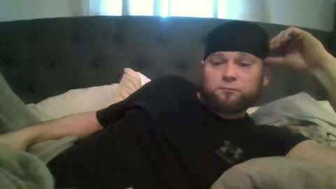 layinlow42 online show from December 19, 7:07 pm