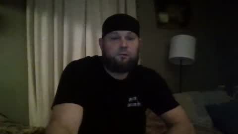 layinlow42 online show from February 1, 10:55 pm