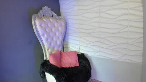 Layla online show from April 13, 8:13 pm