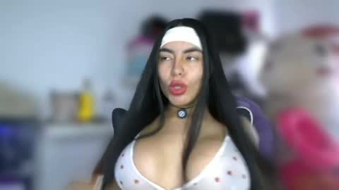 Layla online show from May 21, 4:02 pm