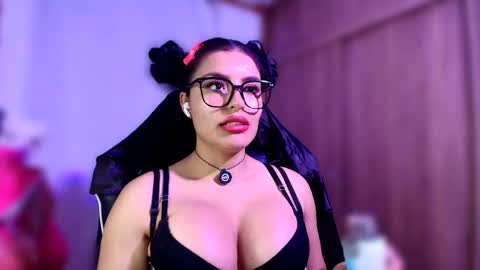 Layla online show from April 13, 11:09 pm