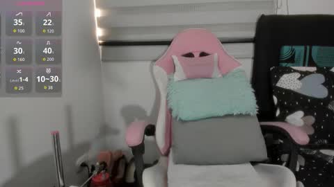 LAYLA online show from March 6, 5:12 pm