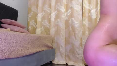 Snapshot of laylafoxy_tay chatting on February 22, 6:17 am laylafoxy_tay online show from February 22, 6:17 am