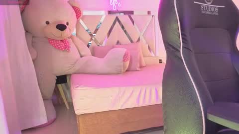 laylafoxy_tay online show from December 23, 3:23 am