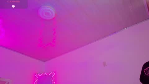 Snapshot of laylafoxy_tay chatting on September 19, 4:27 am laylafoxy_tay online show from September 19, 4:27 am