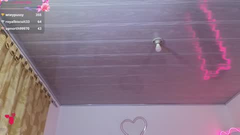 Snapshot of laylafoxy_tay chatting on March 10, 9:23 am laylafoxy_tay online show from March 10, 9:23 am