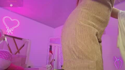 Snapshot of laylafoxy_tay chatting on September 27, 3:48 am laylafoxy_tay online show from September 27, 3:48 am