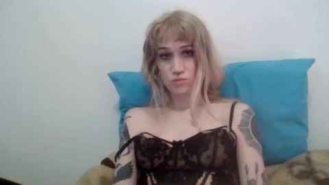 laylahloveless online show from October 22, 1:31 am