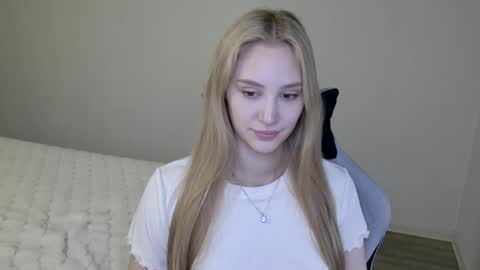 LaylaPretty001 online show from October 24, 6:14 am