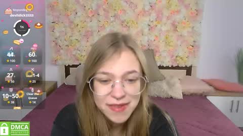 layriantavee online show from October 5, 6:11 am