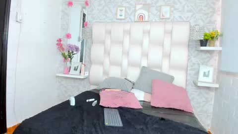 lea_abbey online show from March 10, 6:12 pm