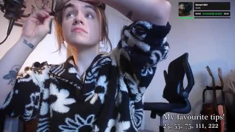 Snapshot of leah_lust_ chatting on October 26, 9:43 am leah_lust_ online show from October 26, 9:43 am