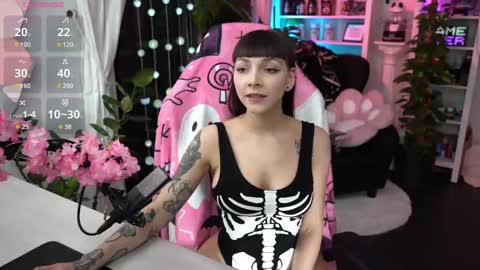 Snapshot of leahobscure chatting on February 10, 10:30 pm Leah online show from February 10, 10:30 pm