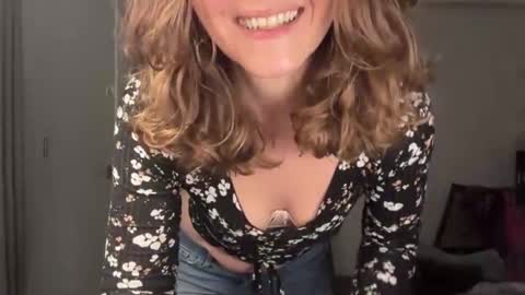 Leah Sparkles online show from March 23, 3:17 pm