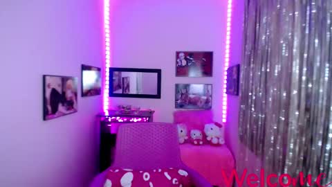 Leandra online show from March 7, 6:00 pm