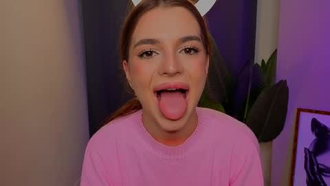 Sophie online show from April 16, 9:39 pm