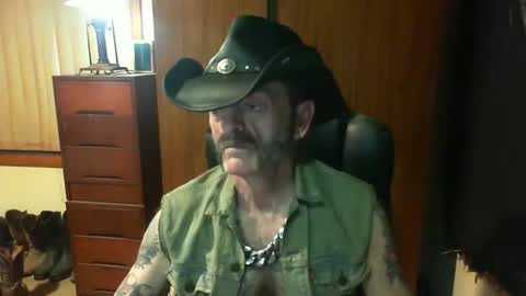 leathergreaser online show from April 18, 7:54 am